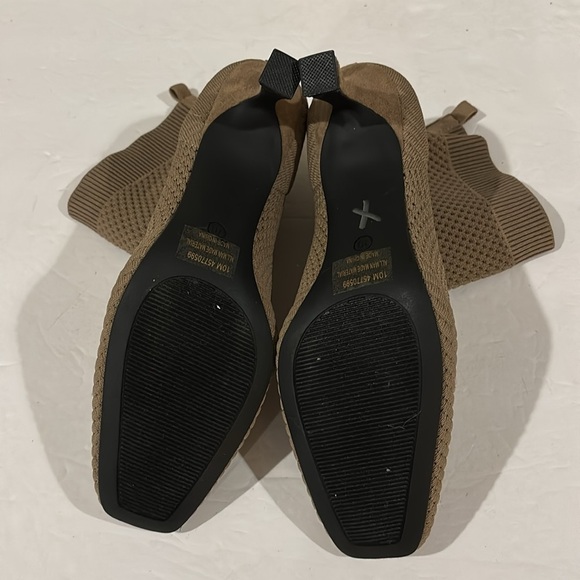 C Comfort Est 1946 Tan Suede Perforated Blocked Toe Sock Booties - Size 10 - Picture 7 of 8